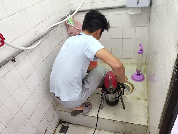 南昌附近專業(yè)疏通馬桶電話